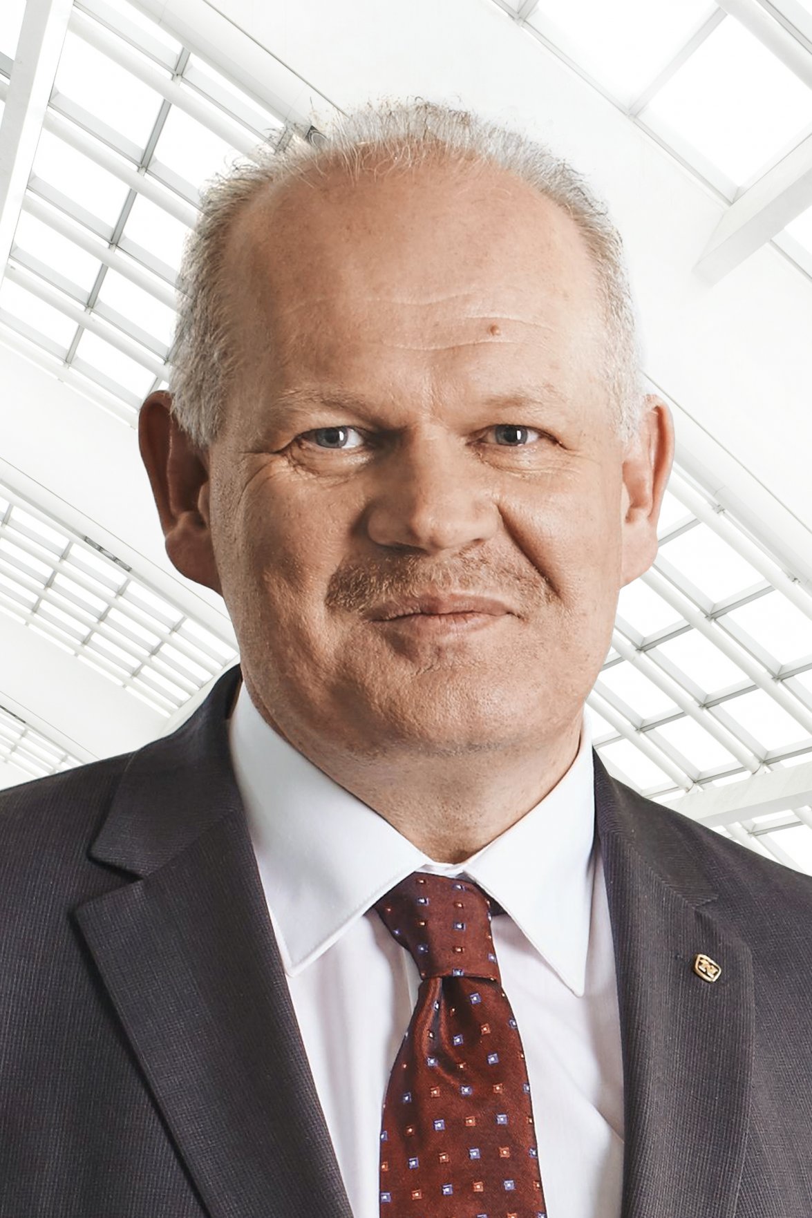 Dr Klaus Niedl